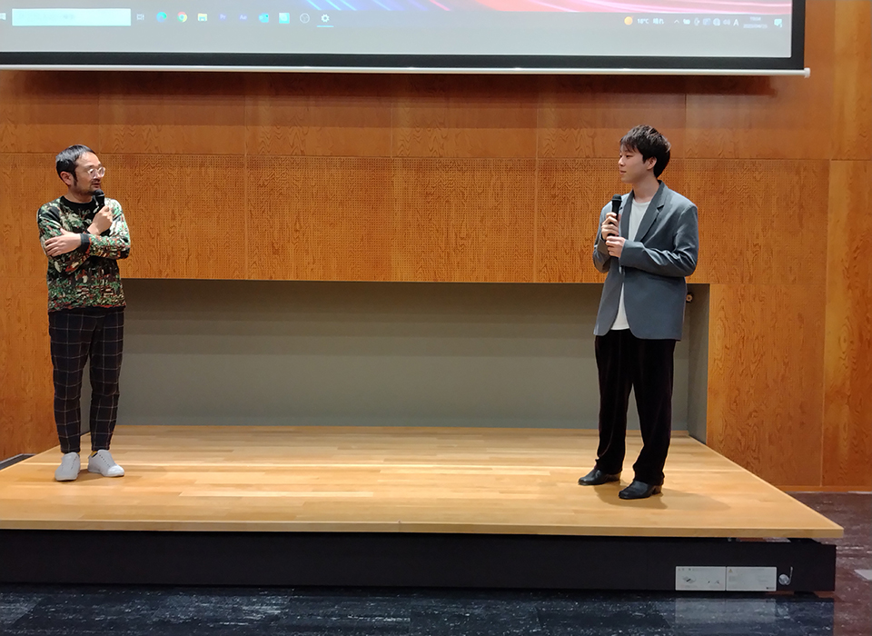 学内で行われた直井卓俊氏と川北監督とのトークショー